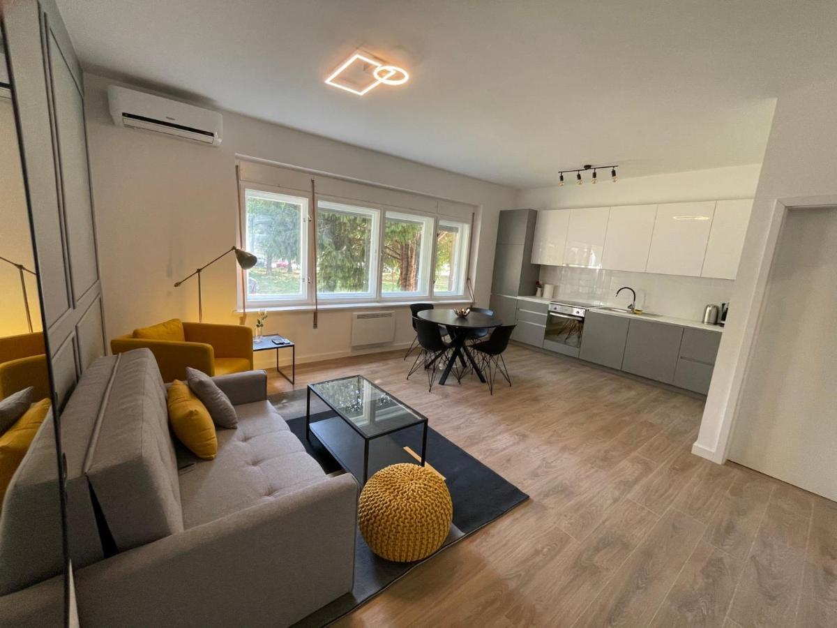 Apartments Ella ซาเกร็บ ภายนอก รูปภาพ